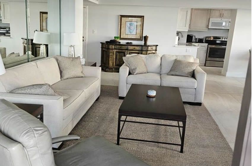 423_546_1912_Living_rm.jpg